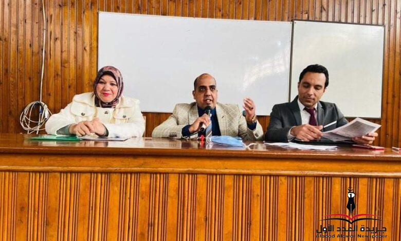ندوة "دور مركز التنمية المستدامة بالجامعة فى إعداد الشباب" بكلية التجارة بالسويس