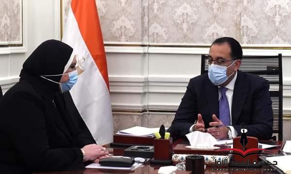 رئيس الوزراء يتابع مع وزيرة الصناعة عدداً من ملفات العمل