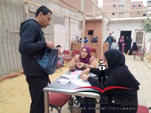 وصول قافلة طبية بمركز وقري الخانكة