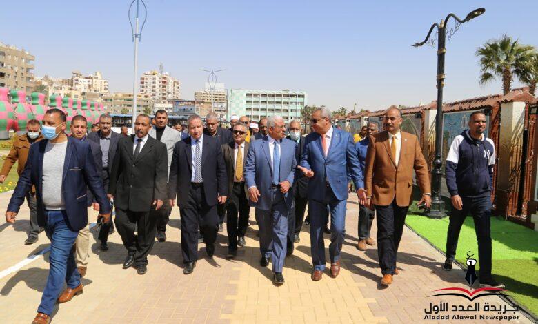 صقر يفتتح ممشى السويس الثقافي بحديقة الخالدين