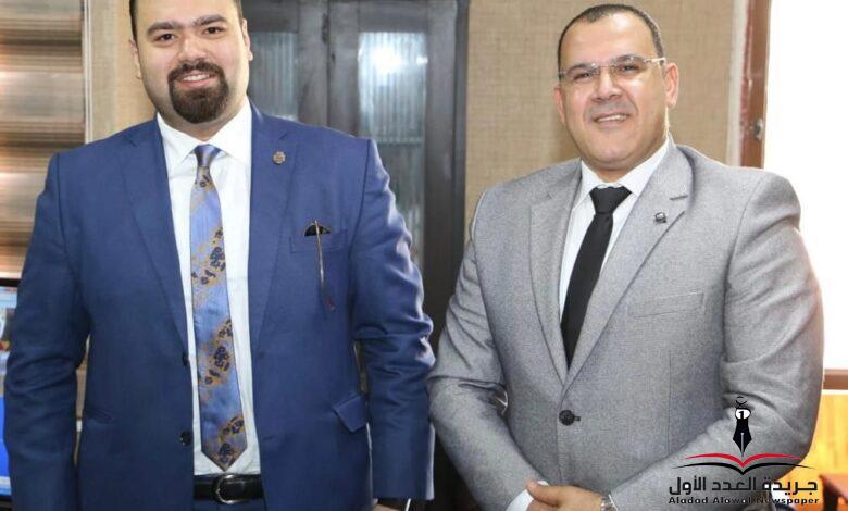 وكيل وزارة الصحة يهنئ المنسق التنفيذى لمشروع التأمين الصحي بالسويس