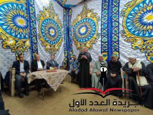 محافظ قنا يؤدي واجب العزاء لأسر شهداء الواجب 