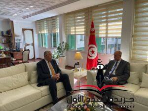 وزير الزراعة يعقد اجتماعاً مع وزير وزير الفلاحة التونسي 
