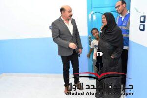 محافظ أسوان يسلم عدد من المنازل على الأسر المتضررة من السيول