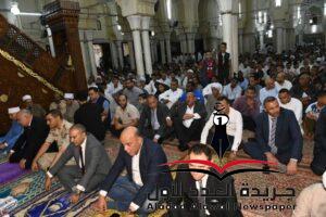 وسط جموع غفيرة.. محافظ قنا يؤدى صلاة عيد الأضحى المبارك 