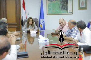 على هامش الدورات التدريبية.. محافظ دمياط تلتقي عدد من الصحفيين