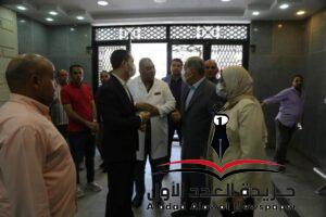 لإصابته أثناء العمل.. محافظ كفرالشيخ يطمئن على عامل