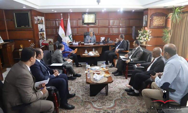 وزير القوى العاملة يلتقي السفير الكويتي لتفقد خدمات العمالة المصرية