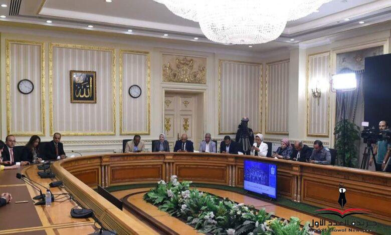 رئيس الوزراء: مشاركة جميع الاطياف من المتخصصين في المؤتمر الاقتصادي