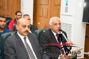 محافظ قنا يبحث سبل دعم المستثمرين وحل مشاكلهم