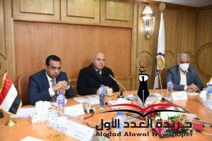 محافظ قنا يناقش مقترحات الخطة الاستثمارية للعام الجديد