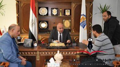 لبحث شكواهم .. محافظ قنا يواصل استقبال المواطنين بمكتبه