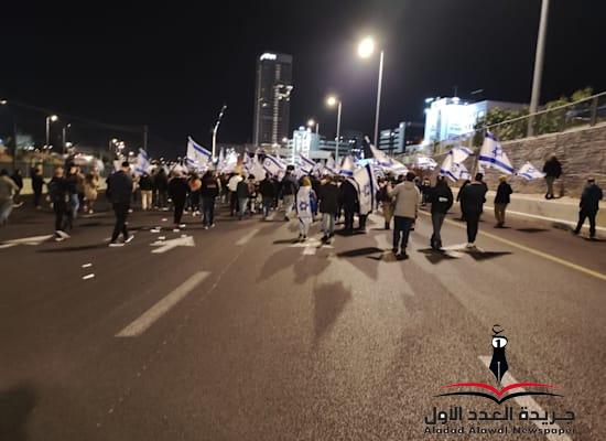 المتظاهرون يغلقون طريق أيالون بتل أبيب