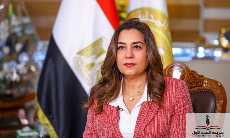 وزيرة التنمية المحلية تقبل سكرتير عام محافظة سوهاج إثر تشاحنه مع نائب المحافظ - جريدة العدد الأول