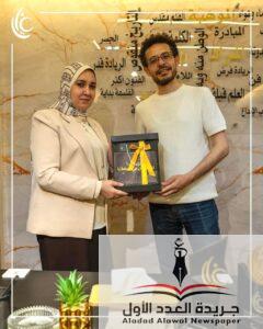 منى أحمد إبراهيم... سيدة الحروف التي عبرت من الترجمة إلى عرش الصحافة