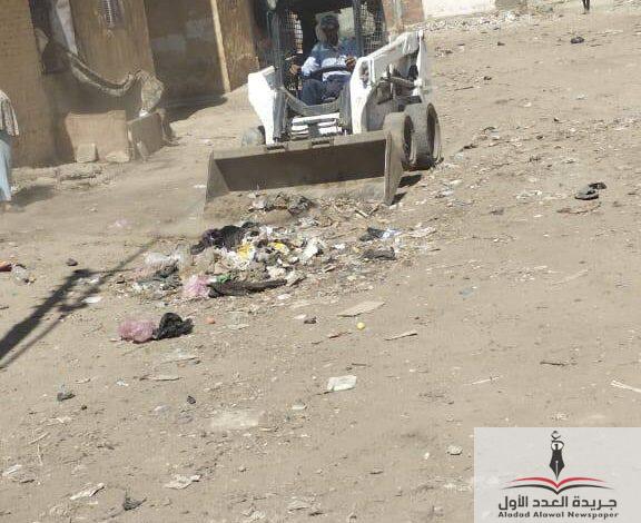 رئيس مجلس مدينة المنزلة الدقهلية لاعمال النظافة بالفترة المسائية