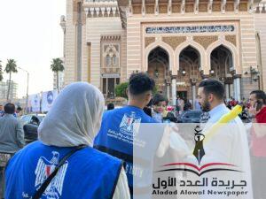 متطوعي "YLY" يوزعون الهدايا على الأطفال بصلاة العيد بمسجد النصر بالدقهلية