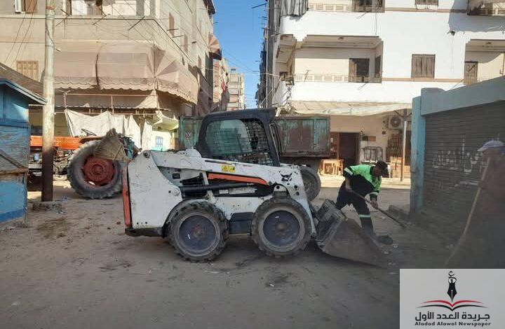 متابعة رئيس مركز المطرية بالدقهلية لرفع كفاءة النظافة بالمدينة 