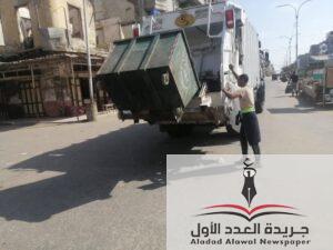 تابع رئيس مركز مدينة المطرية لرفع كفاءة النظافة بالسيارة المكبس