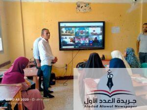 يتابع مدير الإدارة التعليمية بالمنزلة الدقهلية تدريبات الفيديو كونفرانس للصفوف الحلقه الابتدائيه 