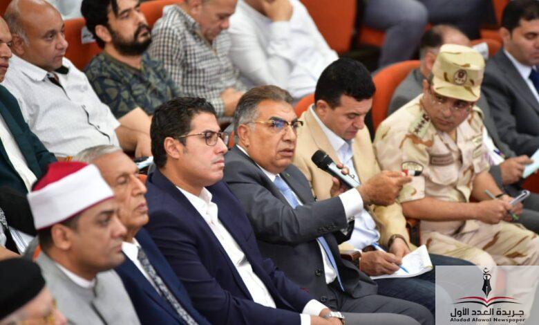 محافظ الدقهلية يجتمع بوكلاء الوزارات ورؤساء المرافق لرفع جاهزية مواجهة الأزمات والكوارث .