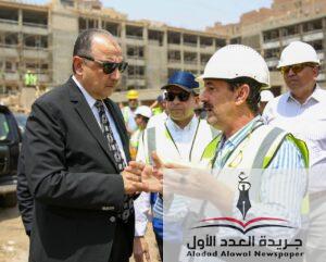 وزير قطاع الأعمال يتفقد مجمع مدارس جديد بفيصل الجيزة