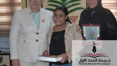 رئيسة المجلس القومي للطفولة والأمومة تكرم الطفلة هايدي