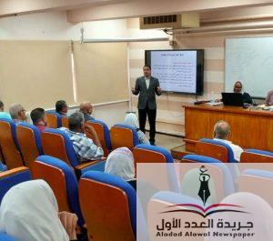 محافظ بني سويف يناقش نتائج مشاركة وحدة السكان في دورة تنمية مهارات القيادات