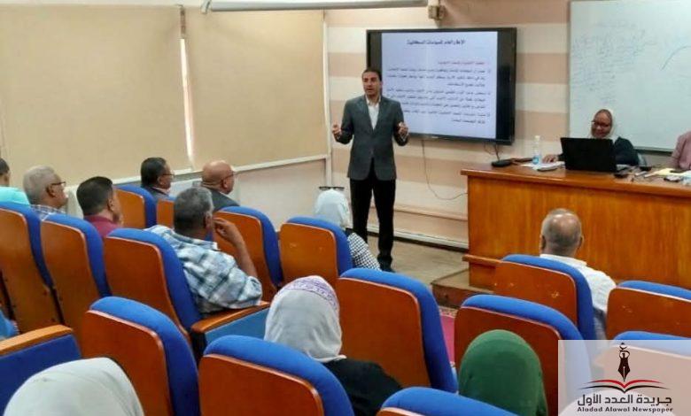 محافظ بني سويف يناقش نتائج مشاركة وحدة السكان في دورة تنمية مهارات القيادات