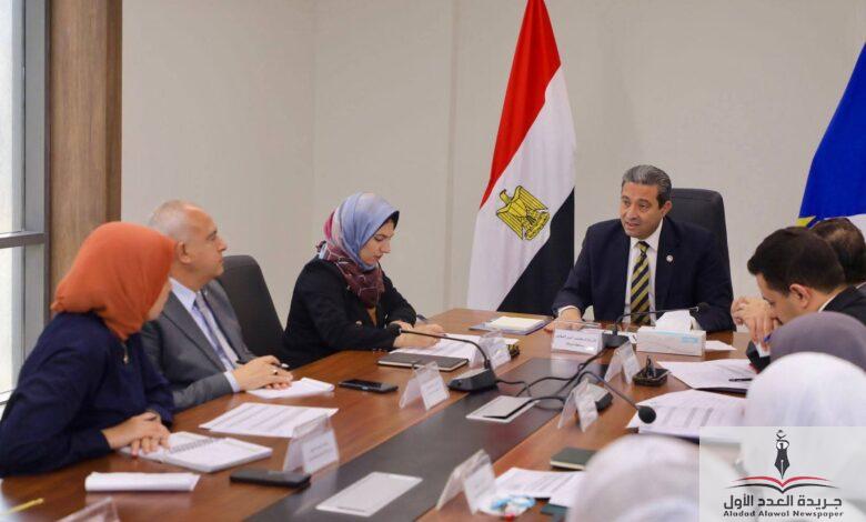 محافظ دمياط يناقش أعمال الخطة الاستثمارية للعام المالى الحالي