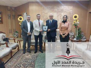 جامعة المنصورة تكرم وكيل وزارة الشباب واستشاريي التدريب خلال فعاليات برلمان جامعة المنصورة