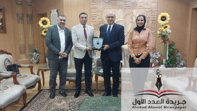 جامعة المنصورة تكرم وكيل وزارة الشباب واستشاريي التدريب خلال فعاليات برلمان جامعة المنصورة